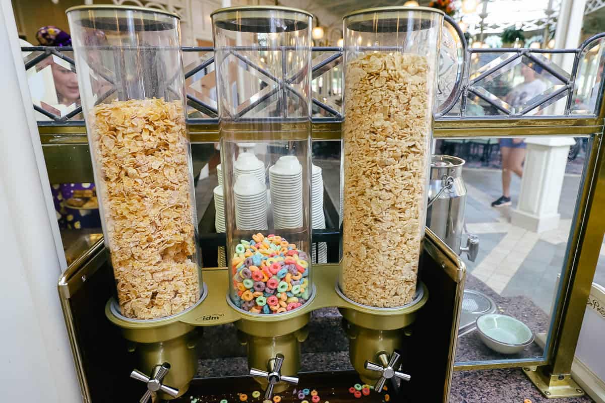 oblong containers with Frosted Flakes and Fruit Loops