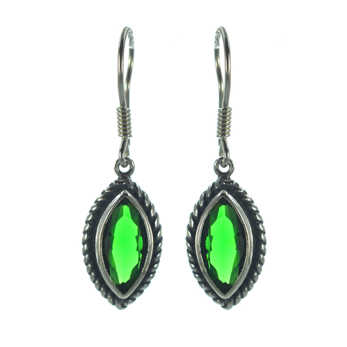 Ασημένια 925 σκουλαρίκια με ζιργκόν: Το απόλυτο κομμάτι για το στυλ και τη λάμψη σας