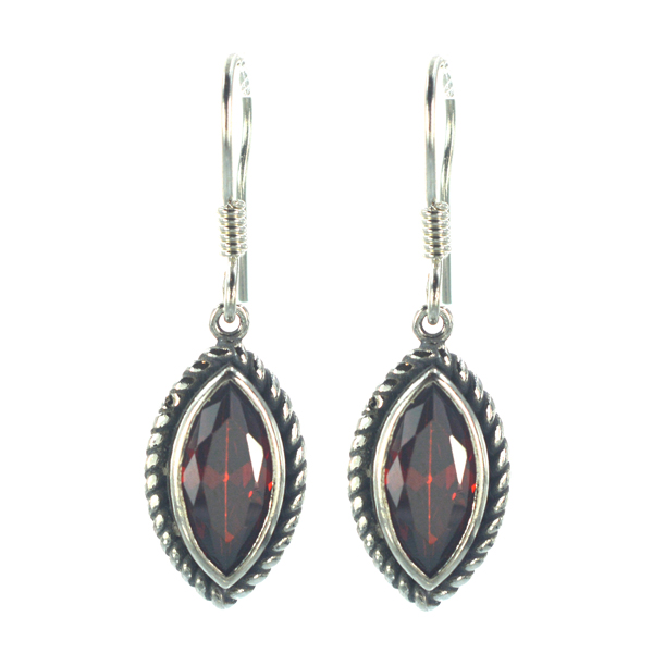 Ασημένια 925 σκουλαρίκια με ζιργκόν – Ένα διακριτικό και κομψό κόσμημα για κάθε περίσταση