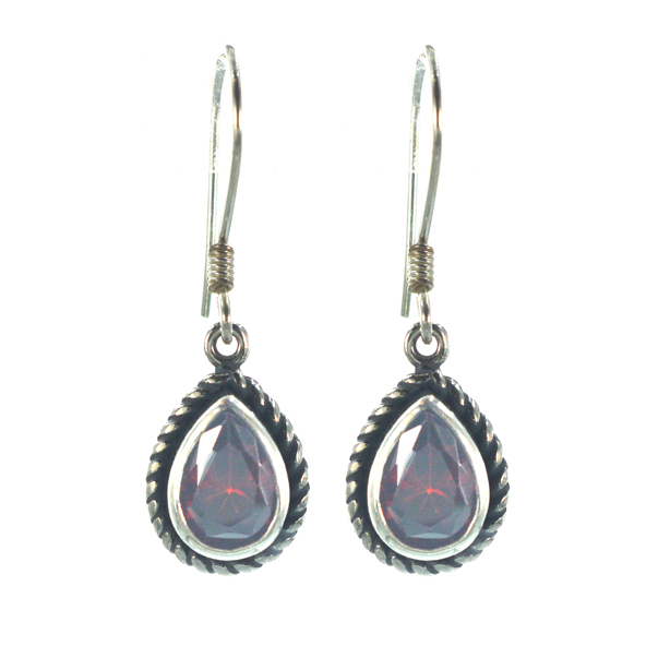 Ασημένια 925 σκουλαρίκια με ζιργκόν: Το απόλυτο κομμάτι για το στυλ και τη λάμψη σας