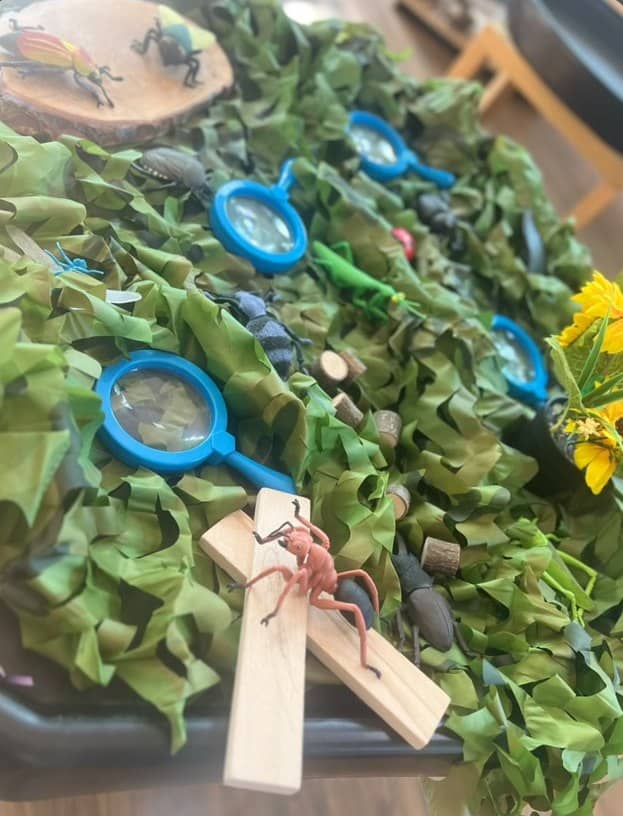 Large magnifying glasses for children’s exploration in a jungle-themed play area at Thrive Childcare. Bright, engaging, and educational toys foster curiosity and sensory development for early learners.