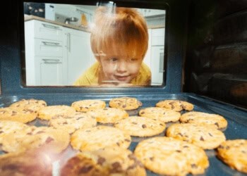 Freshly baked cookies cooling on a tray at Thrive Childcare, showcasing a warm and inviting environment for children's activities and comfortable learning spaces.