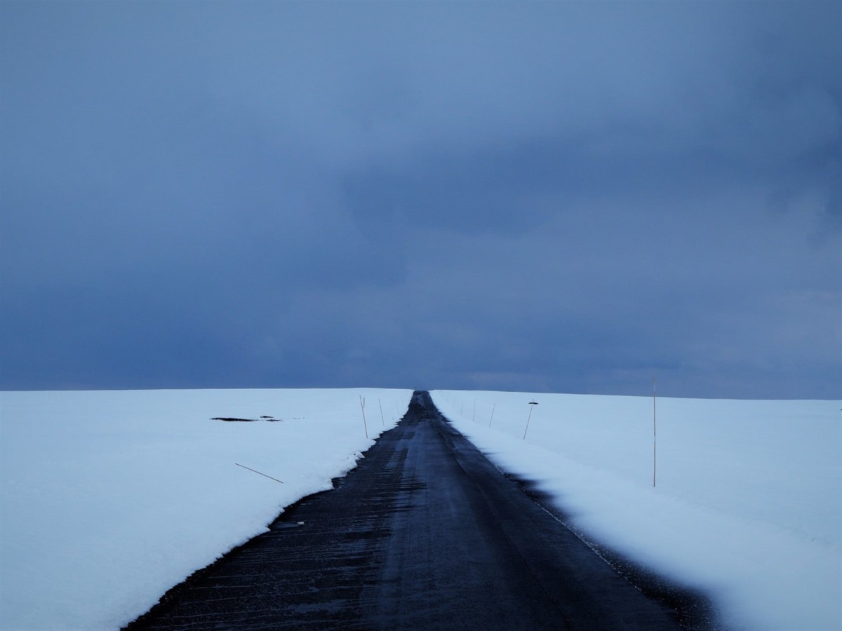 Road trip Norvège Route enneigée