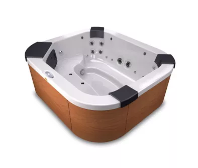 Vierkante jacuzzi met houten omhulsel