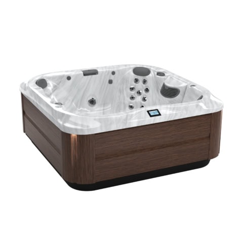 Moderne jacuzzi met houten afwerking en jets