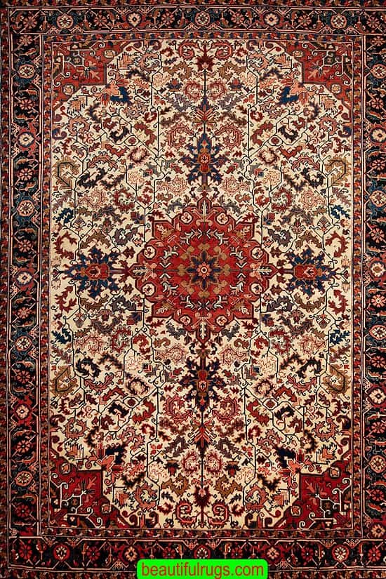 Persian handmade rug, Heriz Serapi rug in beige and red colors made of 100% wool. Size 8.7x11.4.