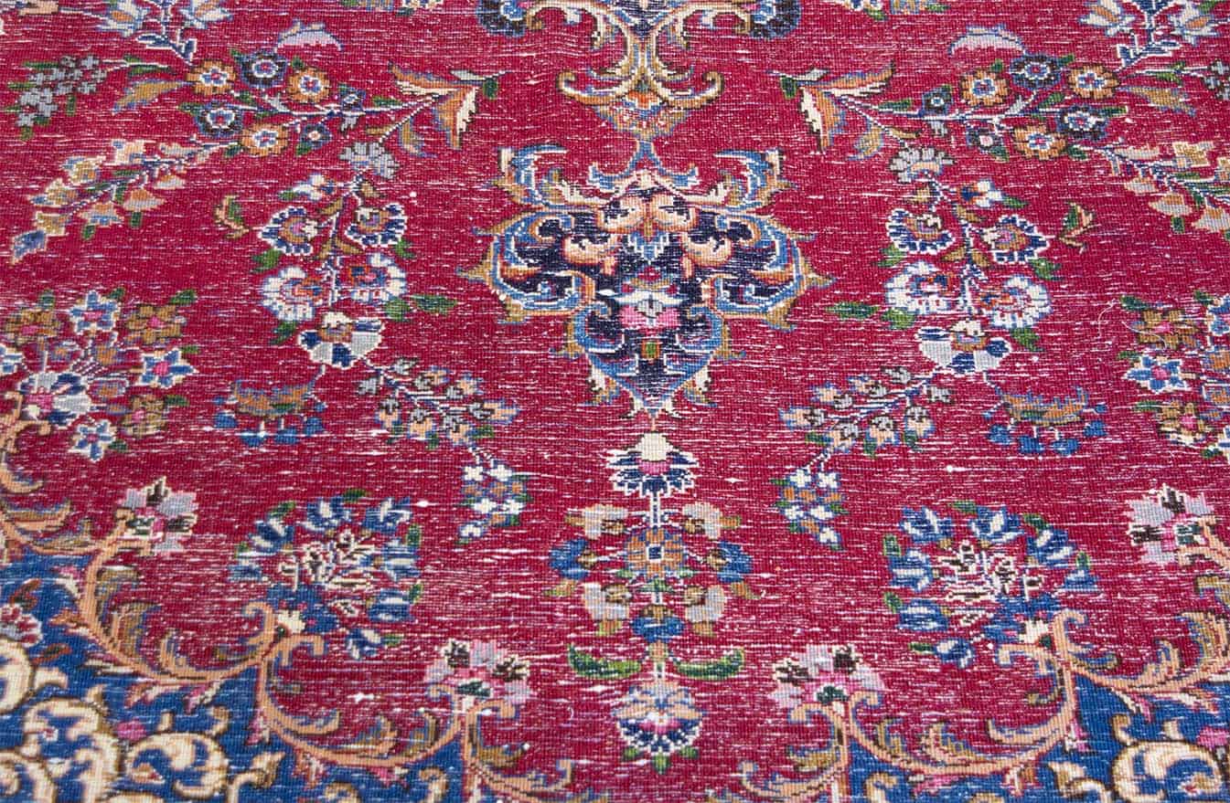 Persian style area rugs. Hand knotted wool Persian Sarouk rug area rug in red color made of wool. Size 8.3x10.9.