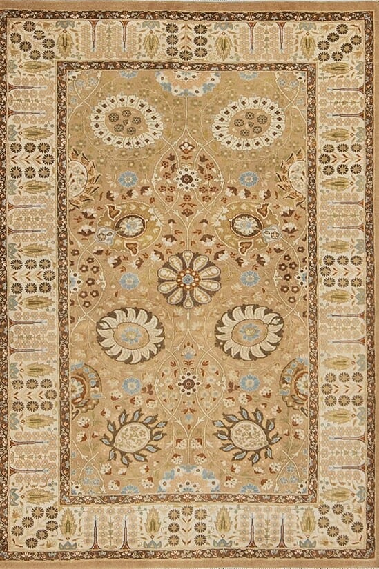 Beige oriental rug in floral Persian Tabriz style made of wool. Size 3.3x5.3.