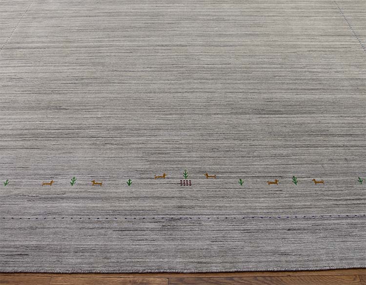 Gray area rug crafted in India; contemporary area rug made of wool. Size 9x11.7.
