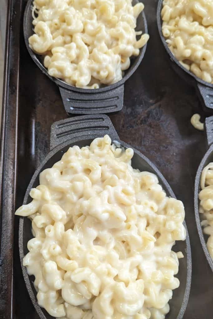 top with more macaroni