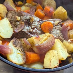 Easy Dutch Oven Garlic Roast Beef With Veg (1)