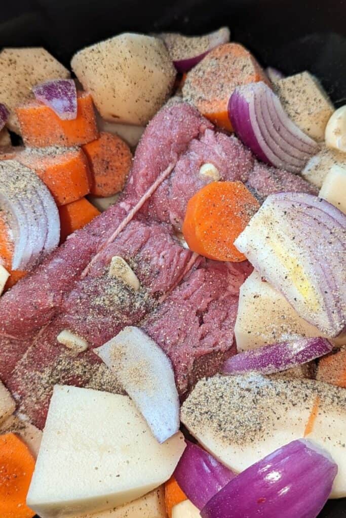 add red onion and pepper to garlic roast beef