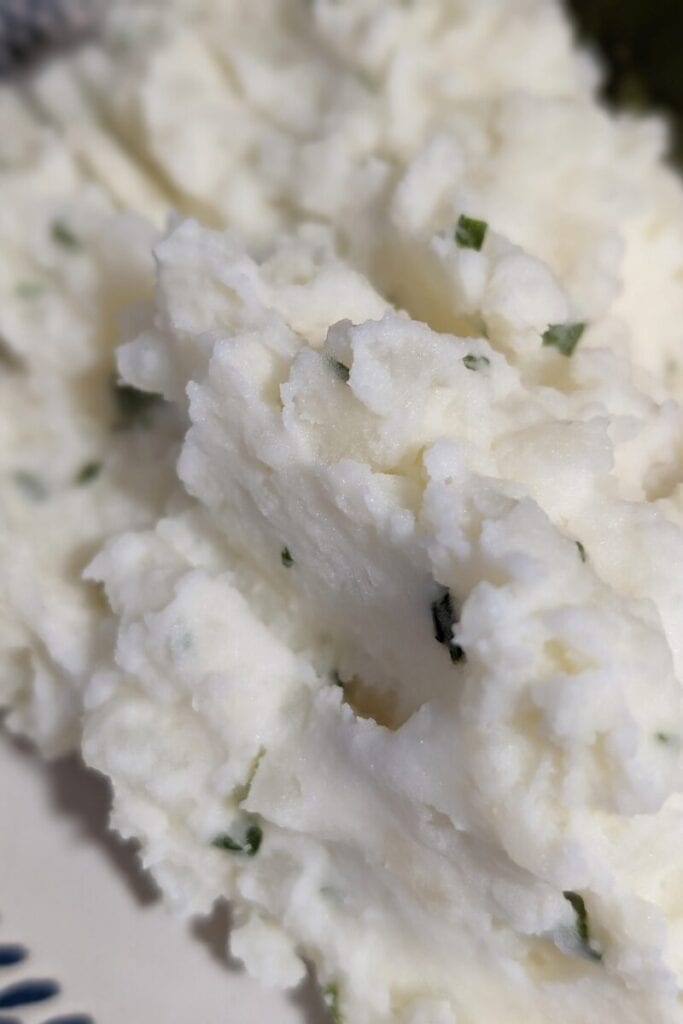 mashed potatoes with dried chives