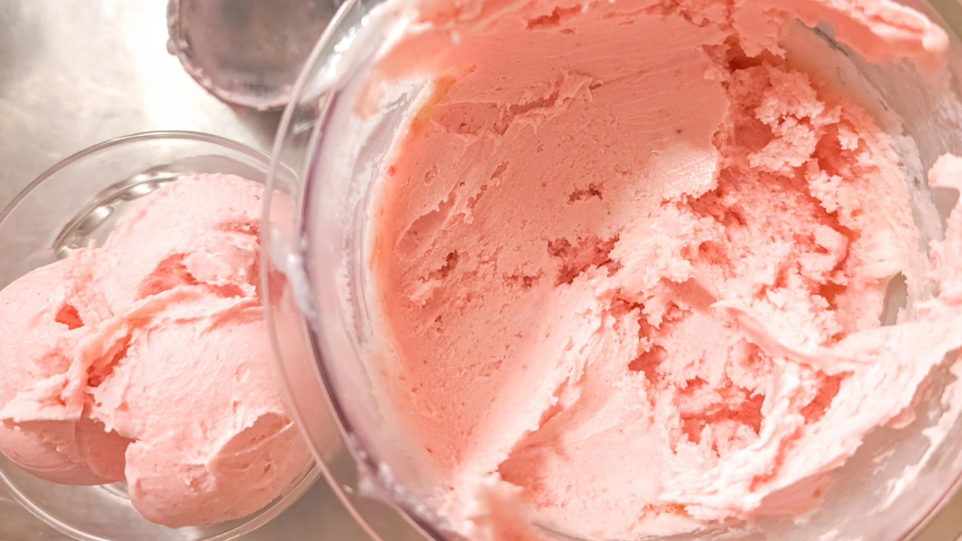 strawberry-rhubarb-ice-cream-