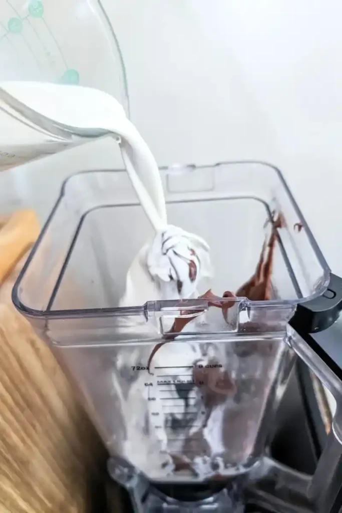 adding 18% cream to blender