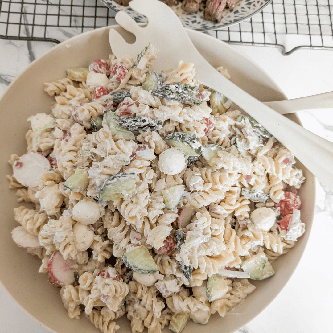 creamy cucumber sour cream pasta salad (1)