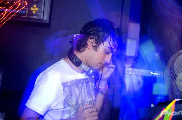 Neill Moore - Liquid Connective Promo Mix