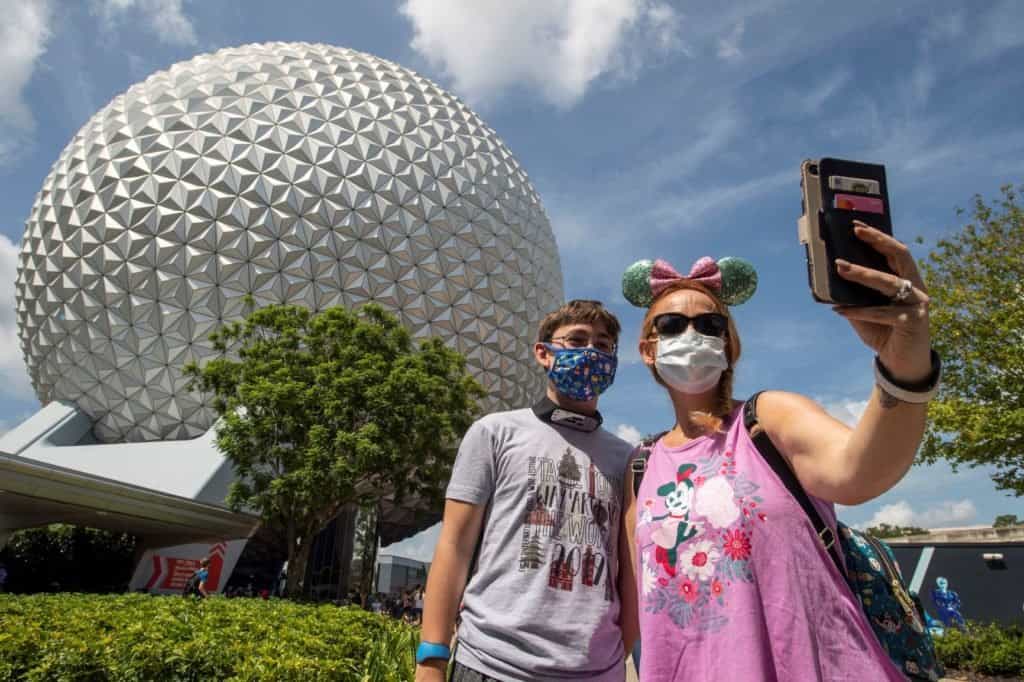 mask-covid-epcot