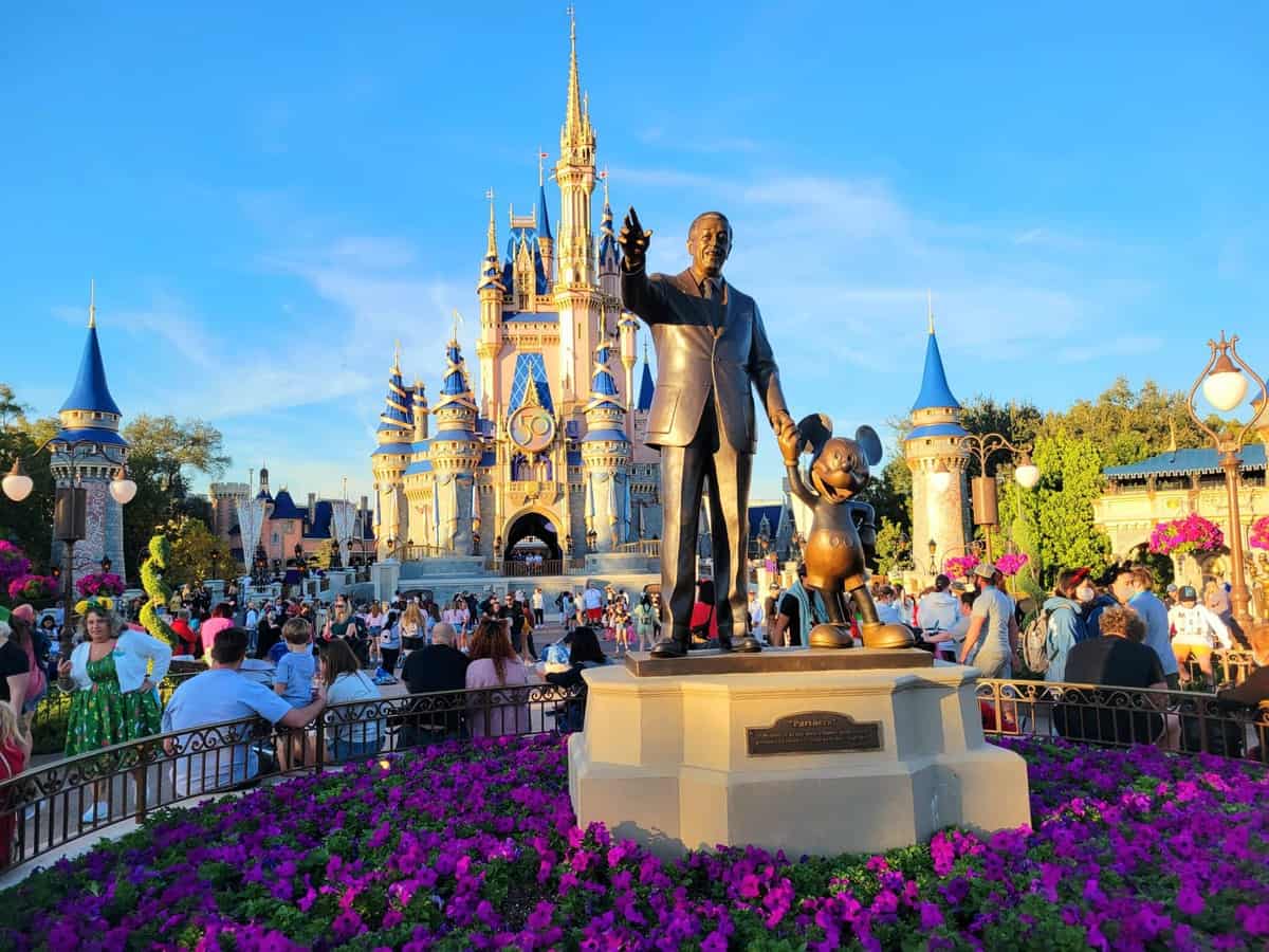 magic-kingdom-castle-statue