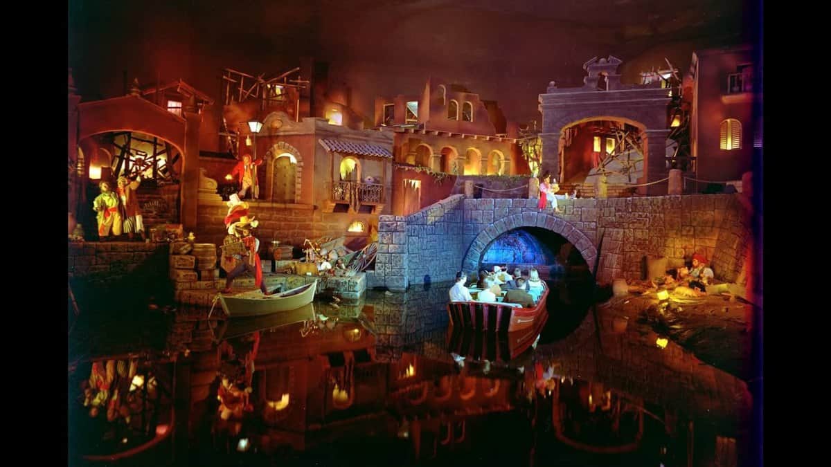 pirates of the caribbean attraction, burning town scene