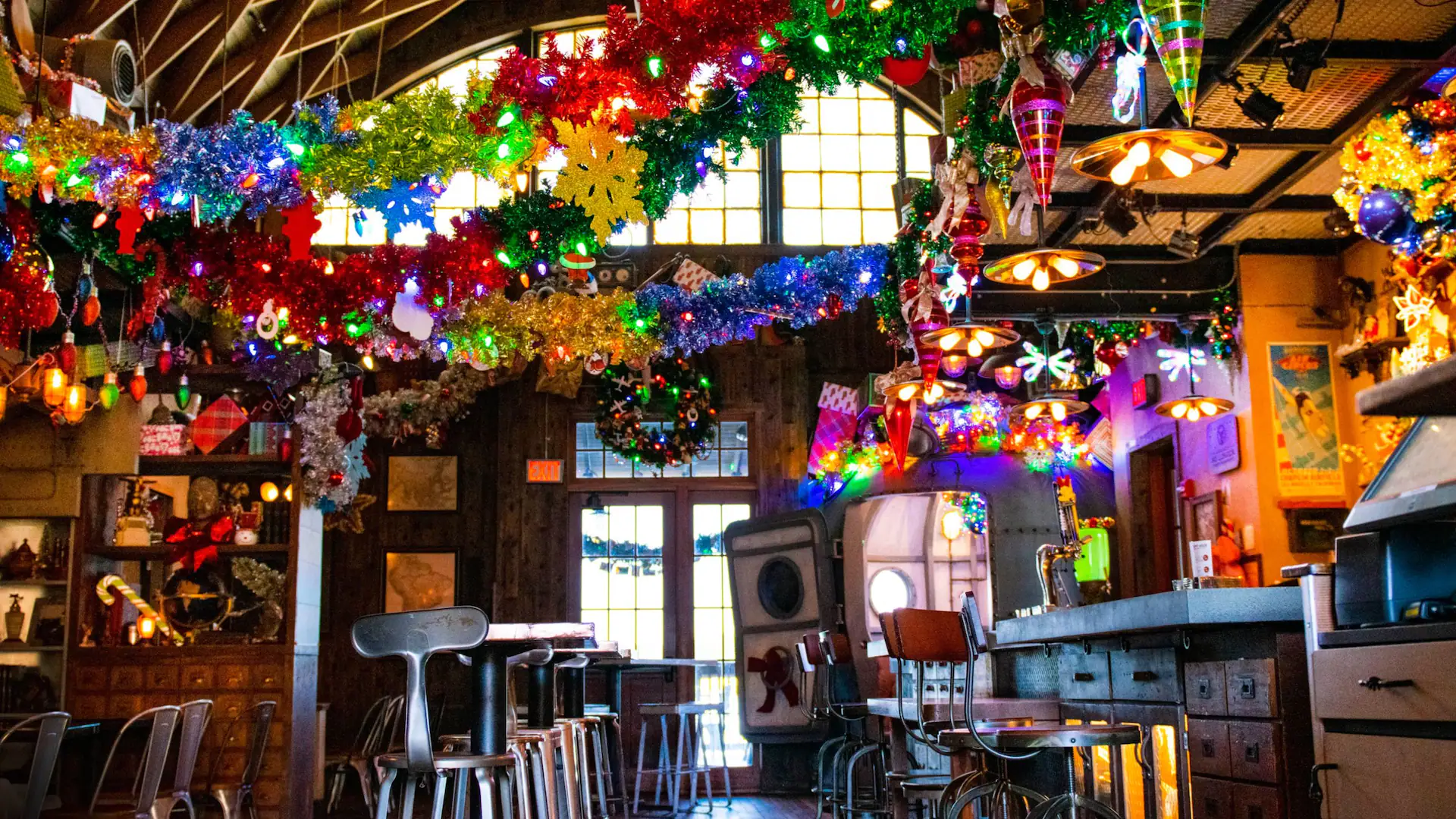 jock-lindseys-holiday-bar