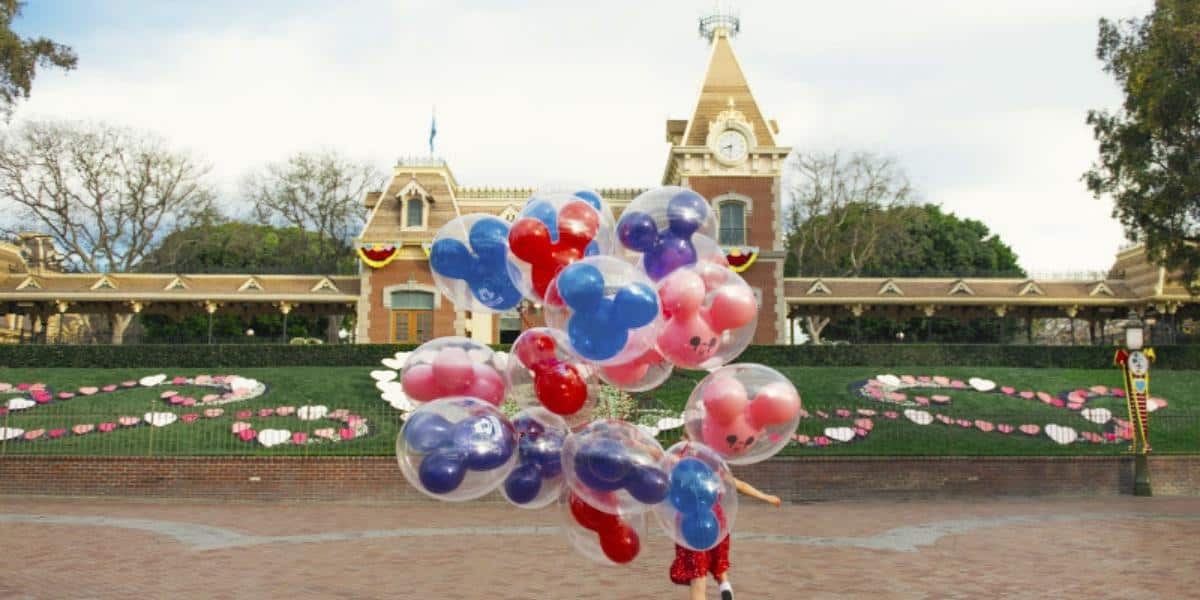 disneyland entrance balloons