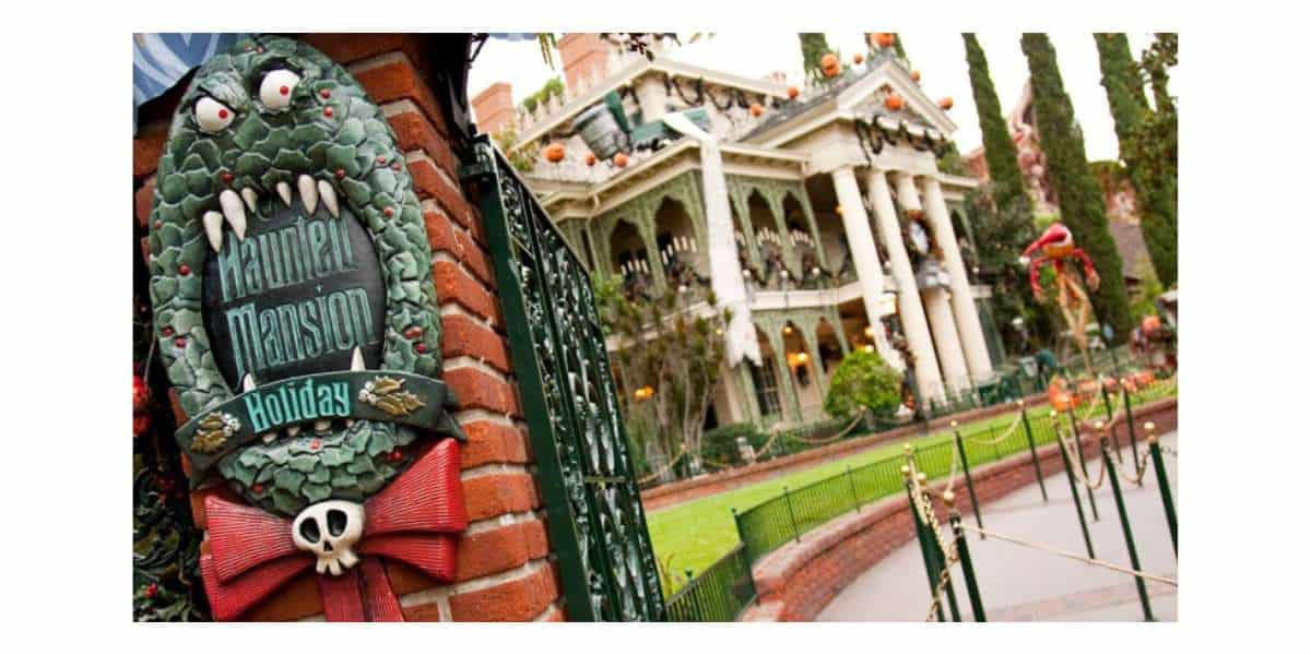 The entrance to Haunted Mansion Holiday