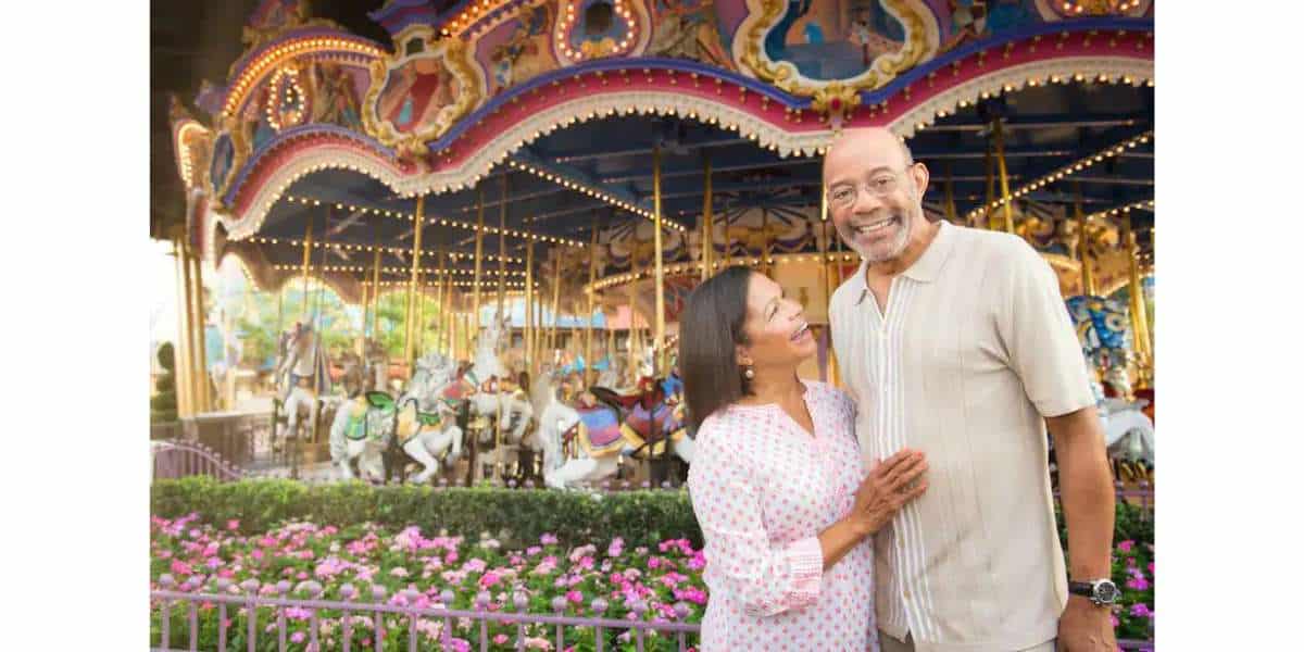 Guests in front of the carrousel in Magic Kingdom PArk