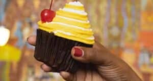 Pineapple Cupcake
