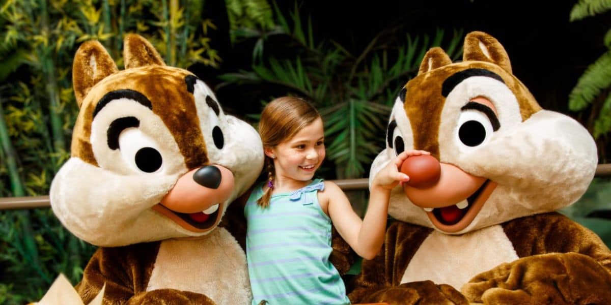 Disney guest with chip and dale