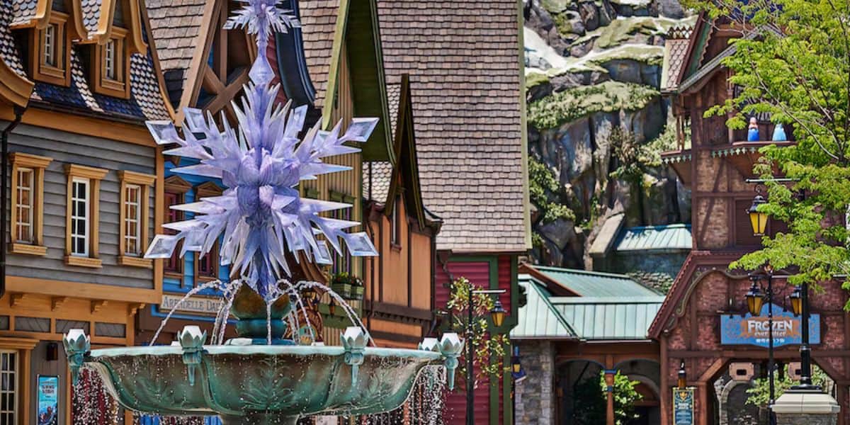 Snowflake fountain in World of Frozen