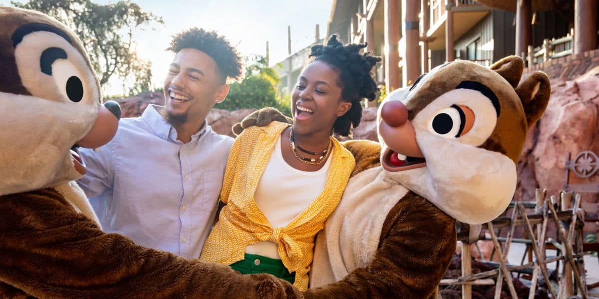 Disney Guests with Chip n Dale