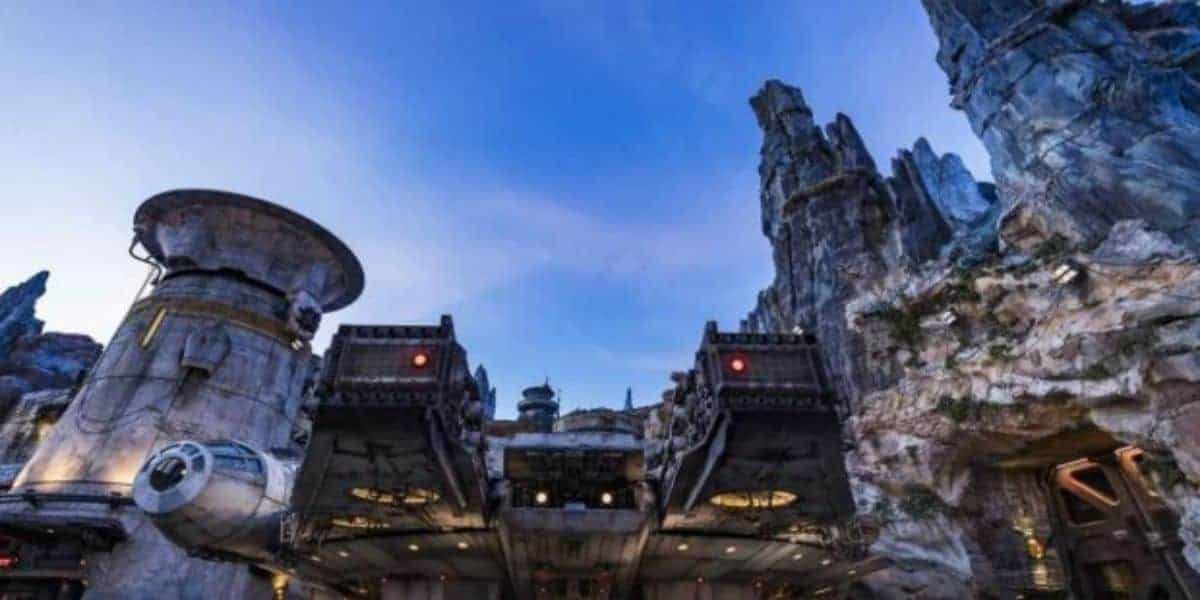 A clear blue sky in Star Wars: Galaxy's Edge