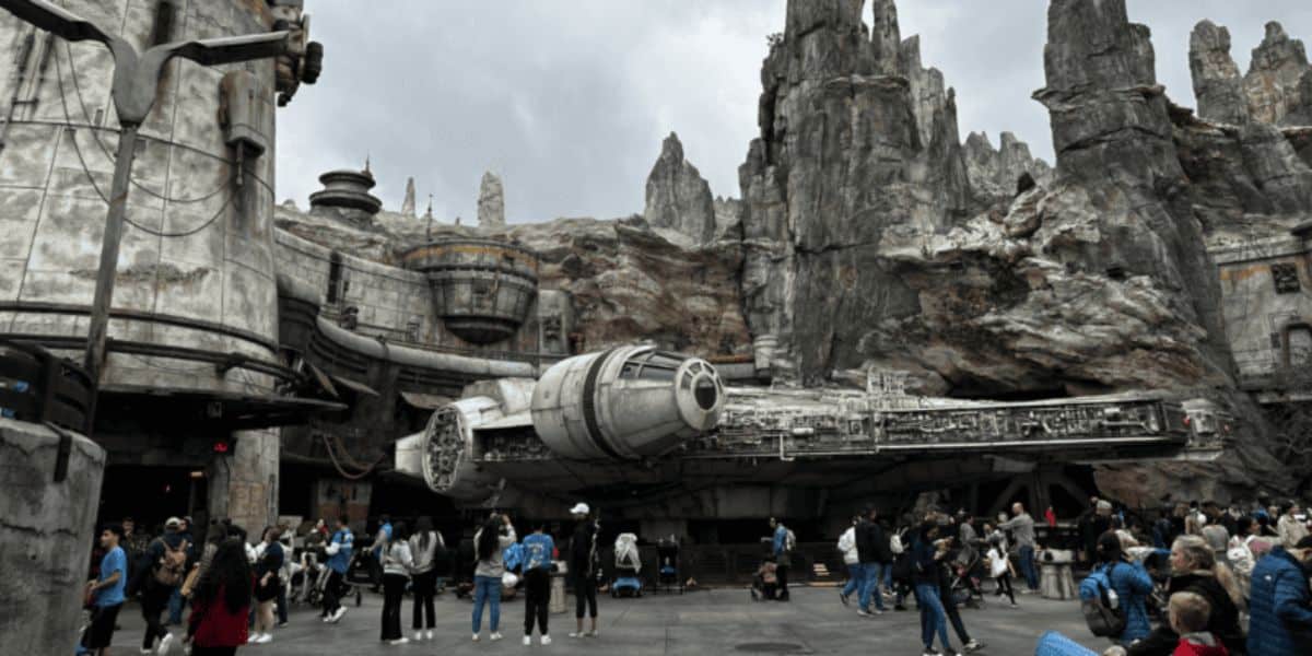 Millenium Falcon Star Wars Galaxys Edge
