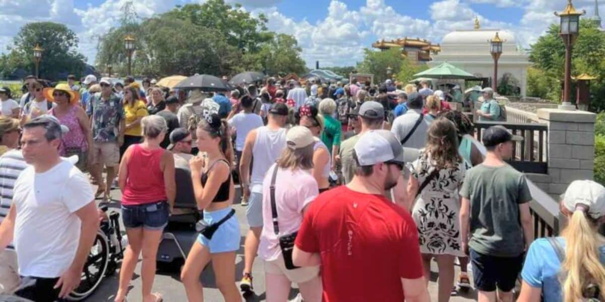 Crowds at EPCOT's International Food and Wine Festival