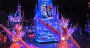 'Frozen' float in Paint the Night