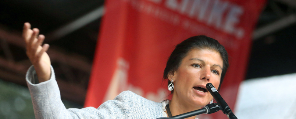 Die „Welt am Sonntag“ berichtet, dass Partei und Fraktion „Die Linke“ den ehemaligen Ehepartner der stellvertretenden Fraktionsvorsitzenden Wagenknecht mit lukrativen Aufträgen und Posten versorgt. Kritiker sprechen von Vetternwirtschaft.