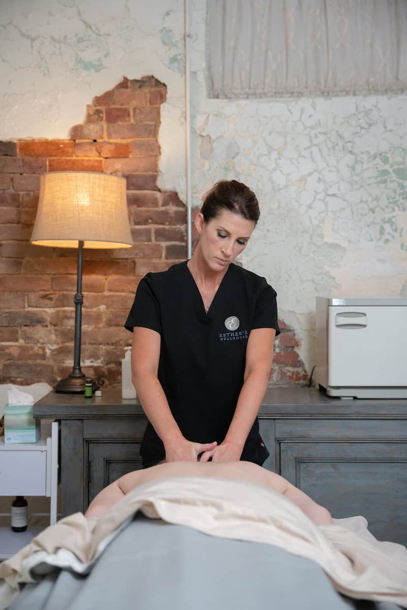 06172022_Treatment_BasicMassage_BB (63 of 78) A masseuse working