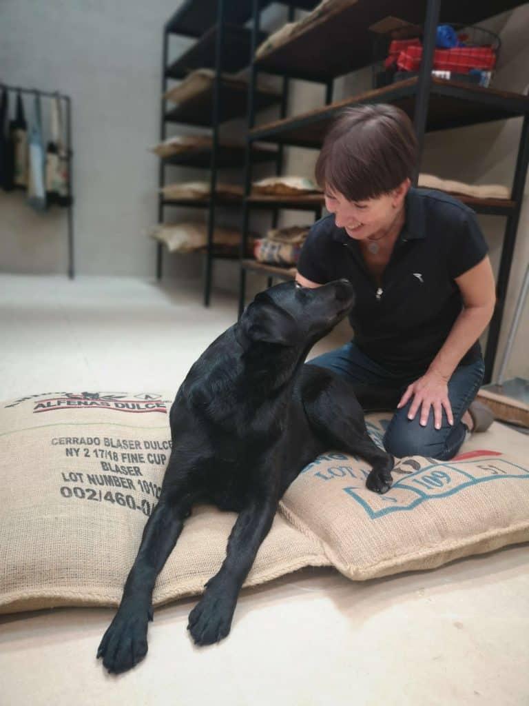 amigo-hundebett-flummi-weinvierteil-nachhaltig-schafwolle-jute