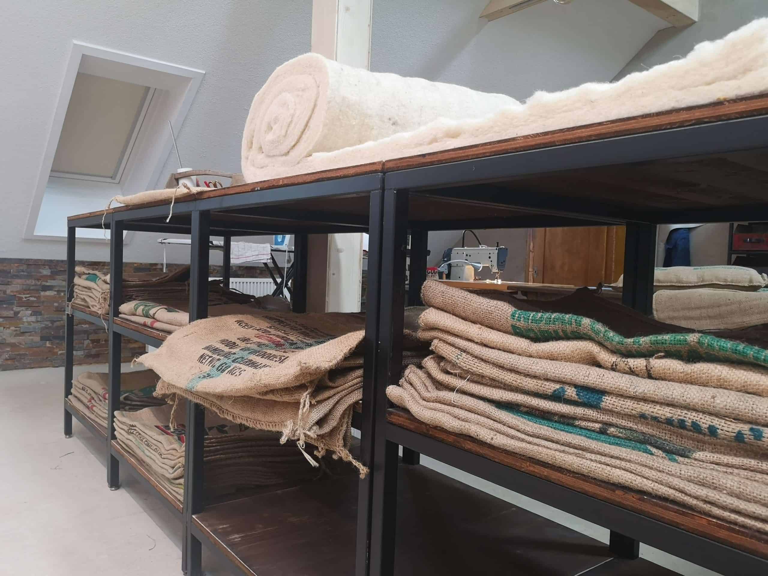 amigo-hundebett-flummi-weinvierteil-nachhaltig-schafwolle-jute-oesterreich