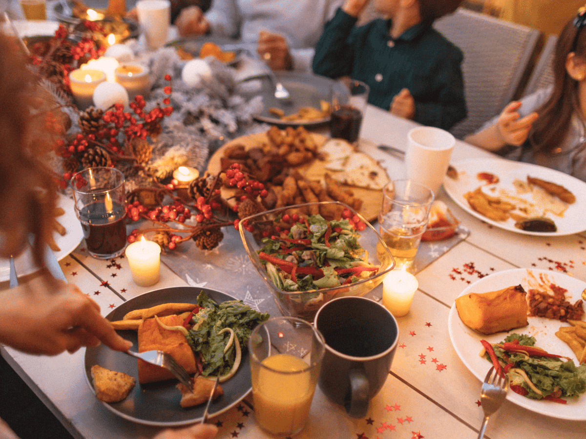 thanksgiving dinner table