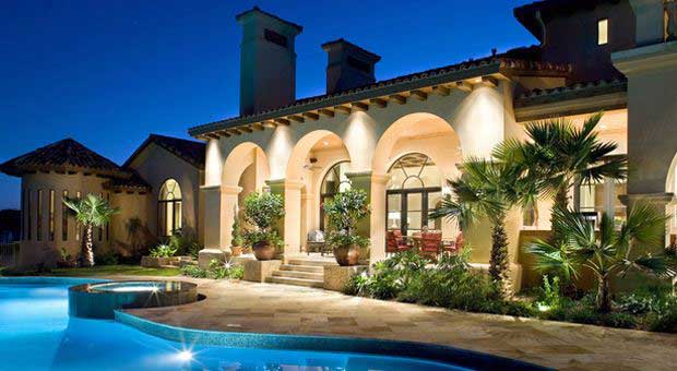 Landscaping lighting near pool