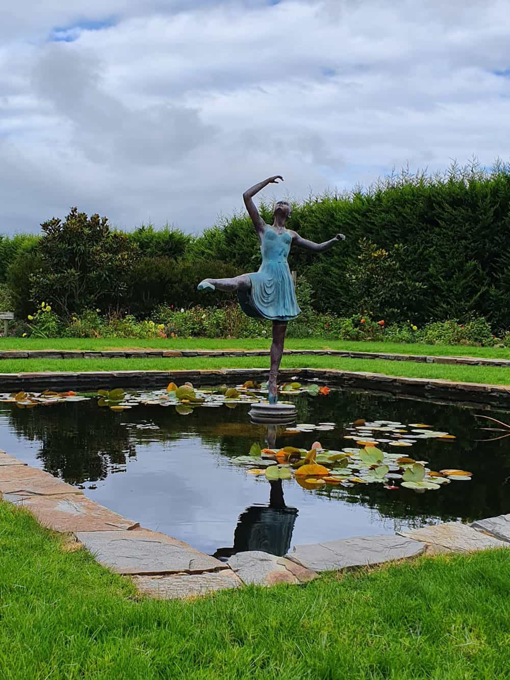 panorama-landscapes-ballerina-sculpture