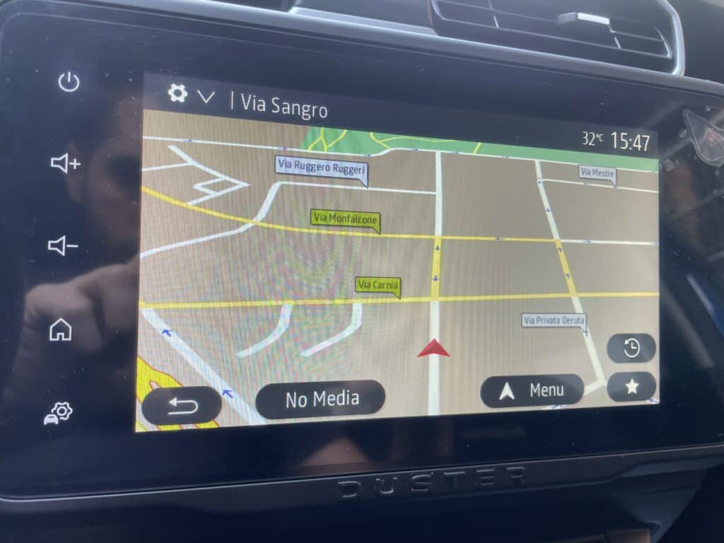 16 DACIA DUSTER 2023 BENZINA 13000KM UNICO PROPRIETARIO ACCESSORI