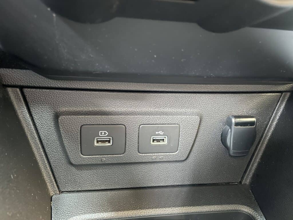 17 DACIA DUSTER 2023 BENZINA 13000KM UNICO PROPRIETARIO ACCESSORI
