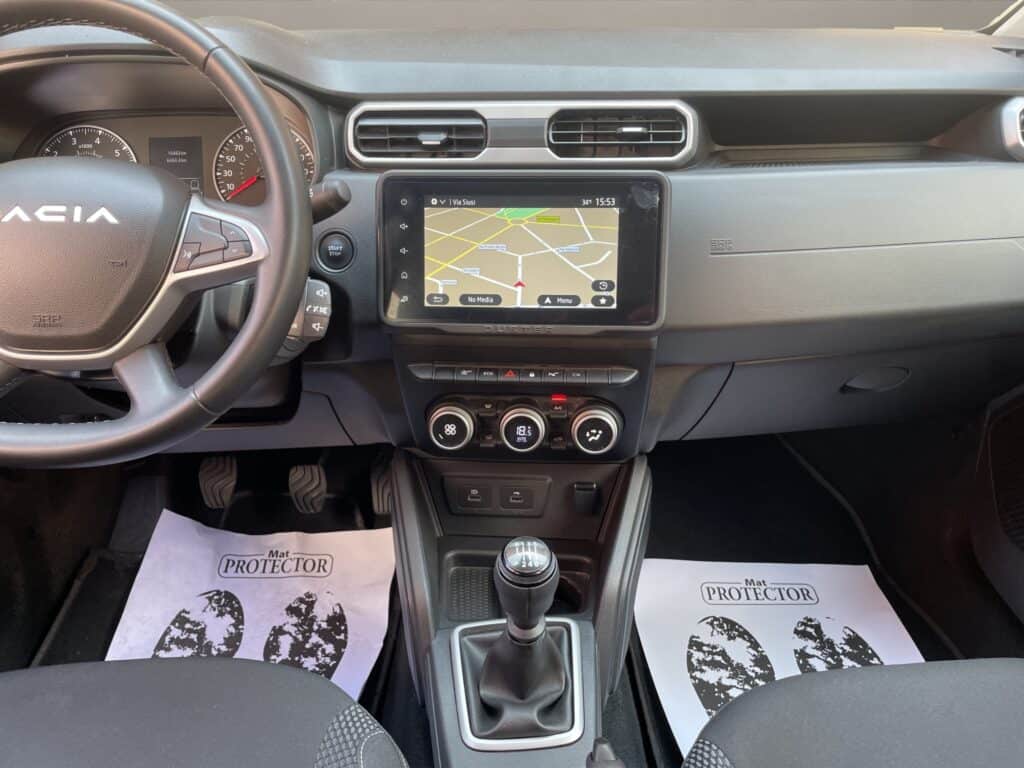22 DACIA DUSTER 2023 BENZINA 13000KM UNICO PROPRIETARIO ACCESSORI