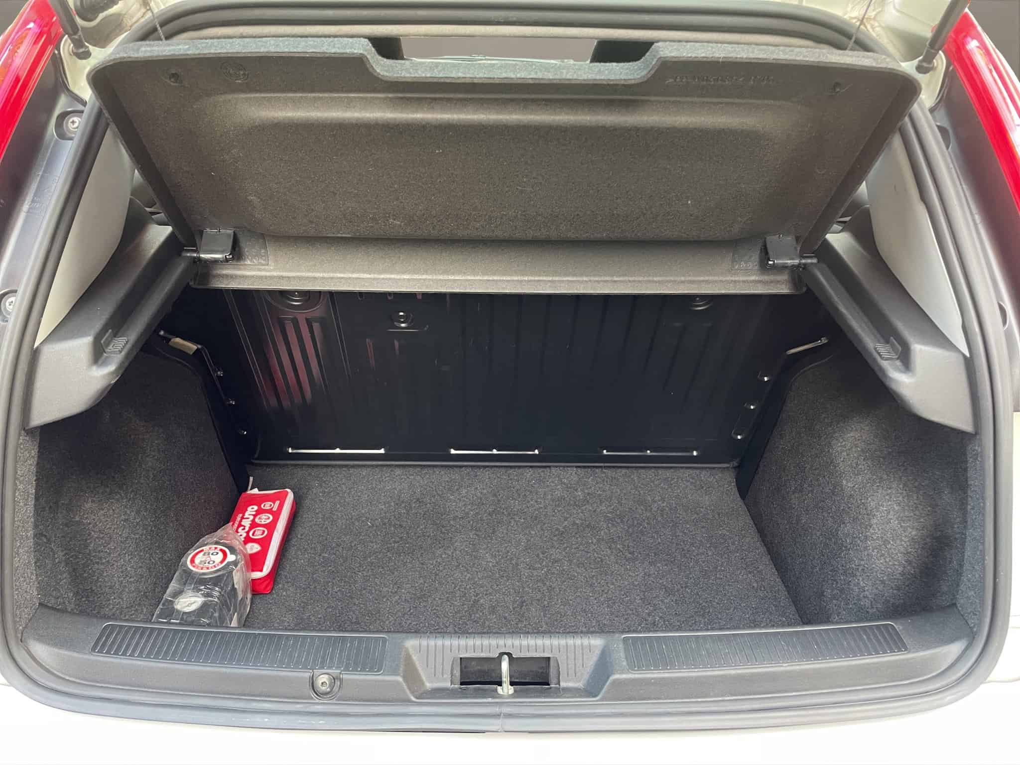 14 fiat punto 2013 benzina unico proprietario neopatentati