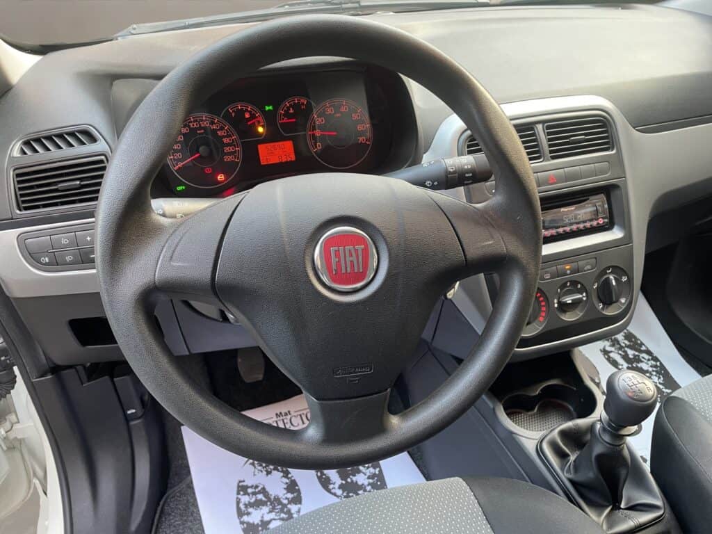 22 fiat punto 2013 benzina unico proprietario neopatentati accessori