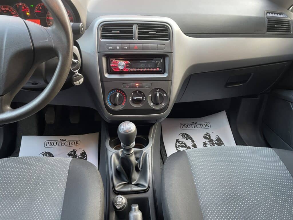 24 fiat punto 2013 benzina unico proprietario neopatentati accessori
