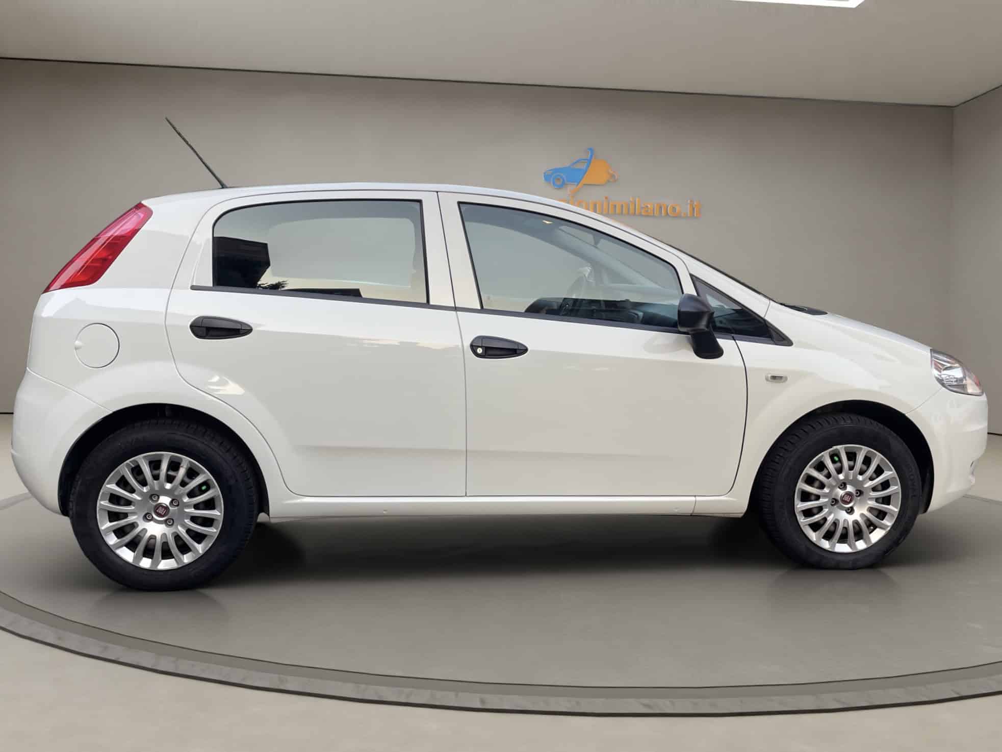4 fiat punto 2013 benzina unico proprietario neopatentati